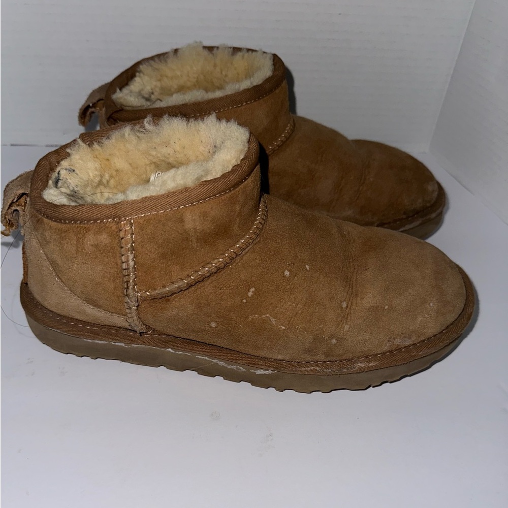Ugg mini boots women’s size 8 tan